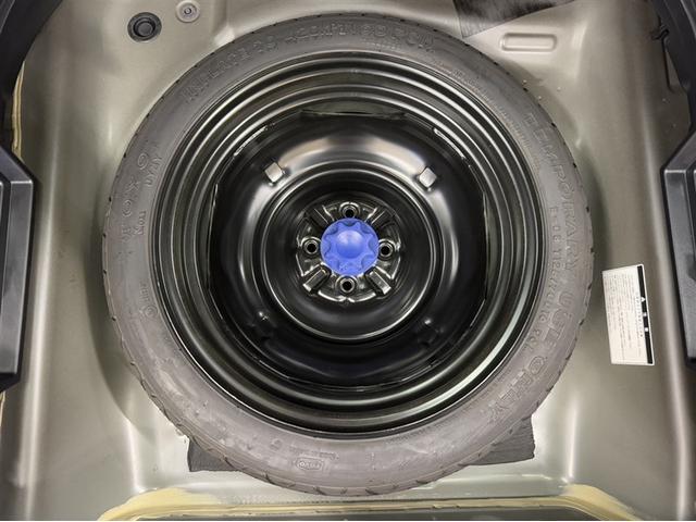 カローラフィールダー ハイブリッドG プラスレッド 衝突被害軽減ブレーキ ナビ フルセグ Bluetooth ETC LED ワンオーナー スマートキー オートエアコン 先進ライト 車線逸脱警報 デュアル・サイドエアバック CD/DVD再生(15枚目)