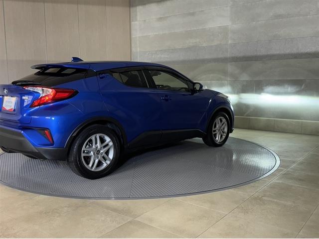 C-HR S 衝突被害軽減ブレーキ ペダル踏み間違い急発進抑制装置 ナビ Bluetooth 全周囲カメラ LED クルーズコントロール オートエアコン スマートキー 純正アルミ 先進ライト 車線逸脱警報(14枚目)