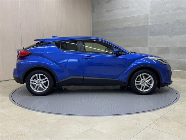 C-HR S 衝突被害軽減ブレーキ ペダル踏み間違い急発進抑制装置 ナビ Bluetooth 全周囲カメラ LED クルーズコントロール オートエアコン スマートキー 純正アルミ 先進ライト 車線逸脱警報(16枚目)