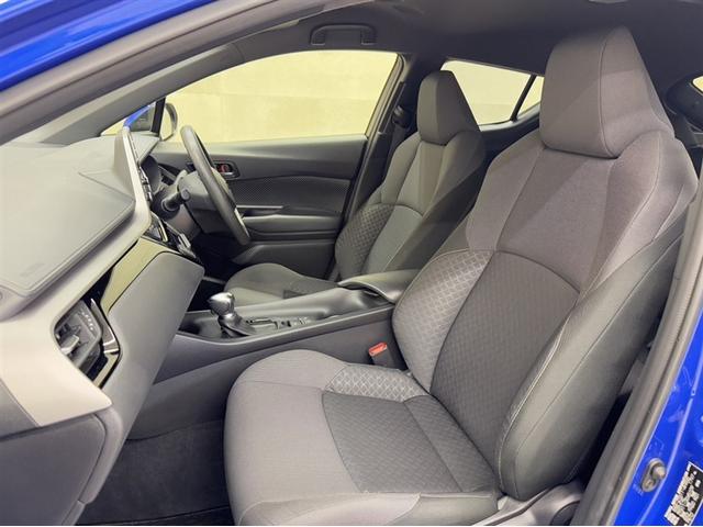 C-HR S 衝突被害軽減ブレーキ ペダル踏み間違い急発進抑制装置 ナビ Bluetooth 全周囲カメラ LED クルーズコントロール オートエアコン スマートキー 純正アルミ 先進ライト 車線逸脱警報(19枚目)