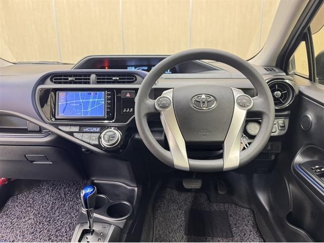 アクア Ｓ　ワンオーナー　ナビ　バックモニター　ワンセグ　オートエアコン　キーレスエントリー　ＣＤ再生　記録簿　デュアルエアバック　横滑り防止装置（7枚目）