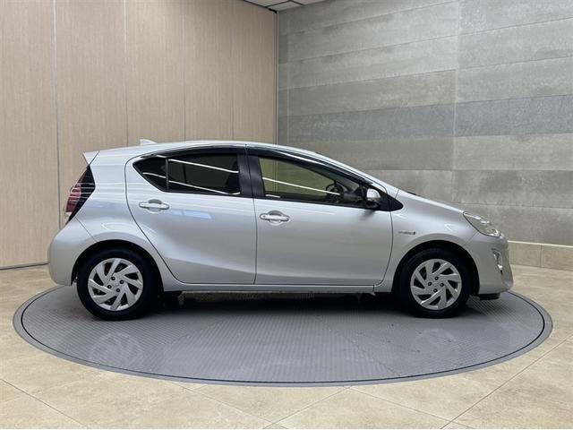 アクア Ｓ　ワンオーナー　ナビ　バックモニター　ワンセグ　オートエアコン　キーレスエントリー　ＣＤ再生　記録簿　デュアルエアバック　横滑り防止装置（14枚目）