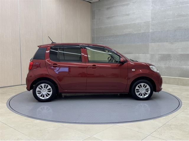 パッソ Ｘ　ＬパッケージＳ　衝突被害軽減ブレーキ　ペダル踏み間違い急発進抑制装置　ナビ　ワンセグ　Ｂｌｕｅｔｏｏｔｈ　バックモニター　ベンチシート　スマートキー　アイドリングストップ　車線逸脱警報　オートエアコン　ＣＤ再生（13枚目）