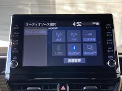 ディスプレイオーディオを装備。スマホと車をつなぐことで、これまでのナビに加えていろんなサービスが楽しめます。 4