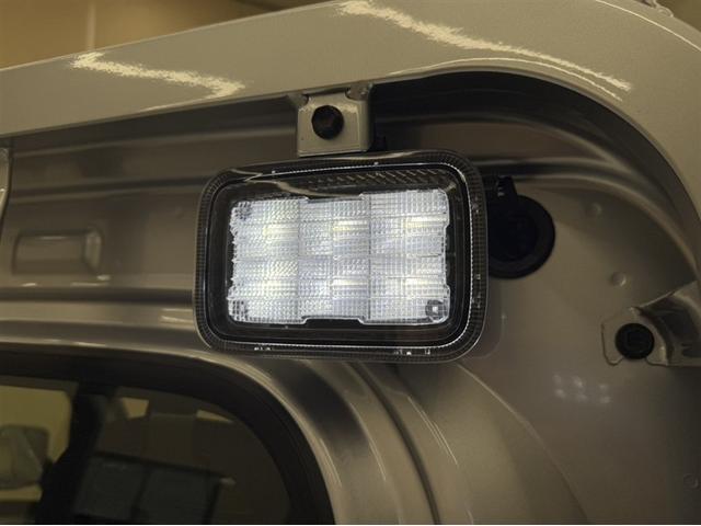 ハイゼットトラック スタンダード　農用スペシャル　届出済未使用車　５ＭＴ　４ＷＤ　衝突被害軽減ブレーキ　ペダル踏み間違い急発進抑制装置　車線逸脱警報装置　オートハイビーム　横滑り防止装置　ＡＢＳ　デュアルエアバッグ　アイドリングストップ（17枚目）