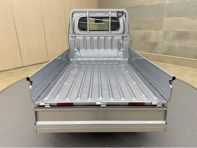 ハイゼットトラック スタンダード　農用スペシャル　届出済未使用車　５ＭＴ　４ＷＤ　衝突被害軽減ブレーキ　ペダル踏み間違い急発進抑制装置　車線逸脱警報装置　オートハイビーム　横滑り防止装置　ＡＢＳ　デュアルエアバッグ　アイドリングストップ（21枚目）