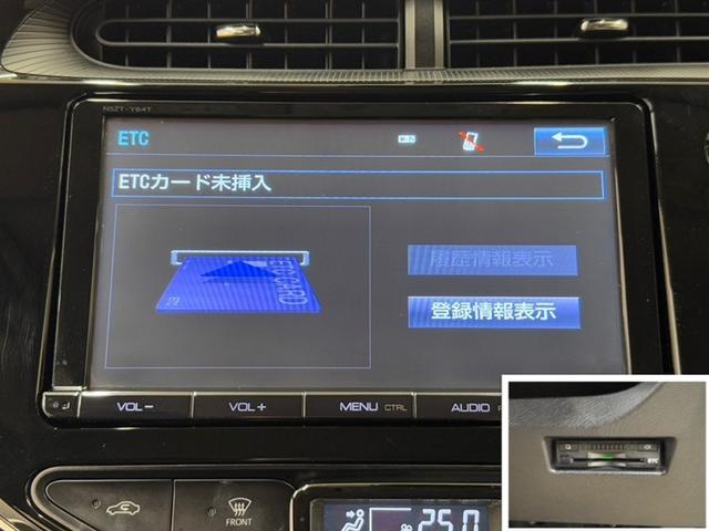 アクア クロスオーバー 衝突被害軽減ブレーキ ナビ フルセグ Bluetooth バックモニター ETC 先進ライト 車線逸脱警報 スマートキー オートエアコン 純正アルミ デュアルエアバック CD/DVD再生 横滑防止装置(10枚目)