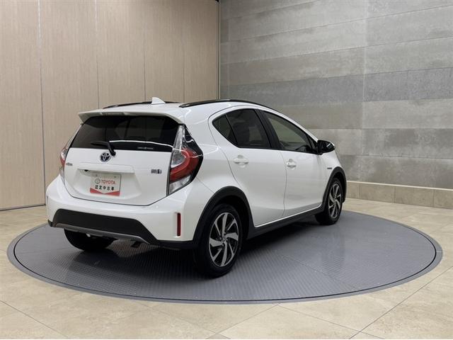 アクア クロスオーバー 衝突被害軽減ブレーキ ナビ フルセグ Bluetooth バックモニター ETC 先進ライト 車線逸脱警報 スマートキー オートエアコン 純正アルミ デュアルエアバック CD/DVD再生 横滑防止装置(16枚目)