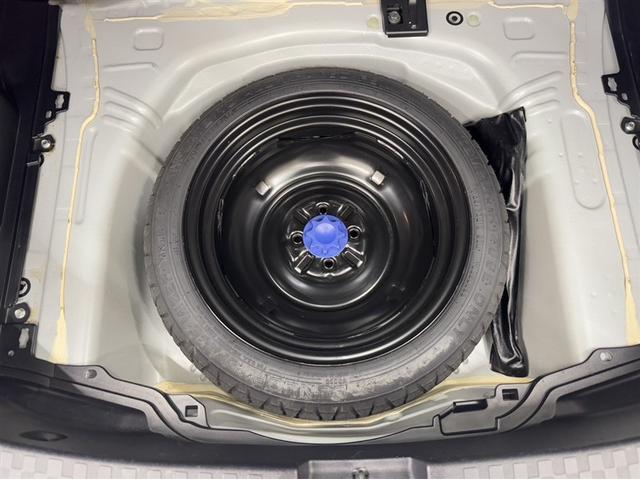 アクア クロスオーバー 衝突被害軽減ブレーキ ナビ フルセグ Bluetooth バックモニター ETC 先進ライト 車線逸脱警報 スマートキー オートエアコン 純正アルミ デュアルエアバック CD/DVD再生 横滑防止装置(17枚目)