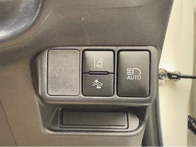 アクア クロスオーバー 衝突被害軽減ブレーキ ナビ フルセグ Bluetooth バックモニター ETC 先進ライト 車線逸脱警報 スマートキー オートエアコン 純正アルミ デュアルエアバック CD/DVD再生 横滑防止装置(22枚目)