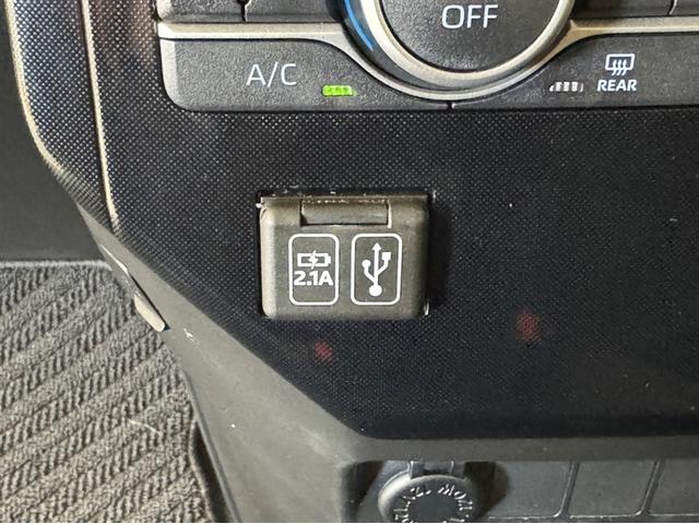 通信用と充電用ＵＳＢポート付き。スマートフォンやタブレットなどの充電に便利です。