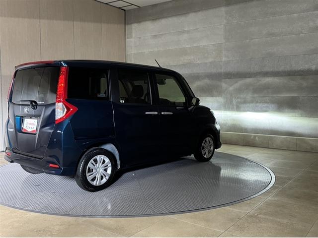 ＬＥＤヘッドランプです。十分な明るさを保ちつつも消費電力が少なく、バルブ寿命も長いのが特徴です。瞬時にＭＡＸの光量を発揮するのもＬＥＤならではです。