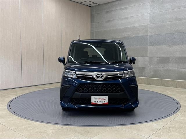 お車購入のポイントとなるフロントマスクです！シャープな目つきが印象的なデザインのヘッドランプです。