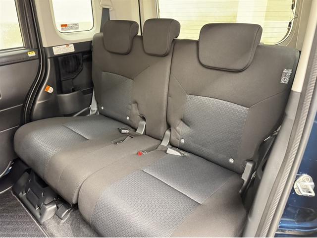 ゆったり座れるセカンドシート。足元も広々していて乗り心地も良いです☆ＩＳＯＦＩＸ対応のチャイルドシートも簡単に固定できます☆ｅ