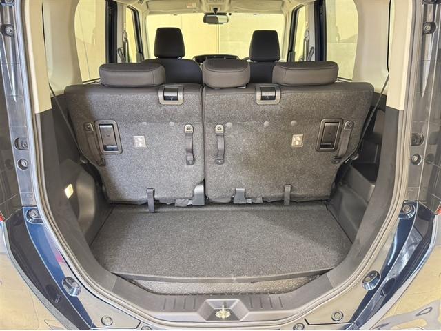 広さと使い勝手が気になるラゲージスペースはこちら。十分な広さですね！