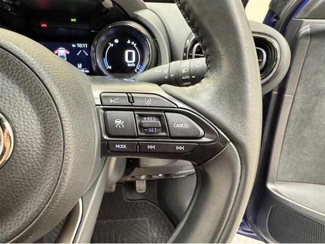 ヤリス ハイブリッドＺ　シートヒーター　全周囲モニター　ＥＴＣ２．０　ディスプレイオーディオ　ナビ　Ｂｌｕｅｔｏｏｔｈ　衝突被害軽減ブレーキ　ペダル踏み間違い急発進抑制装置　車線逸脱警報装置　オートハイビーム　ワンオーナー（9枚目）