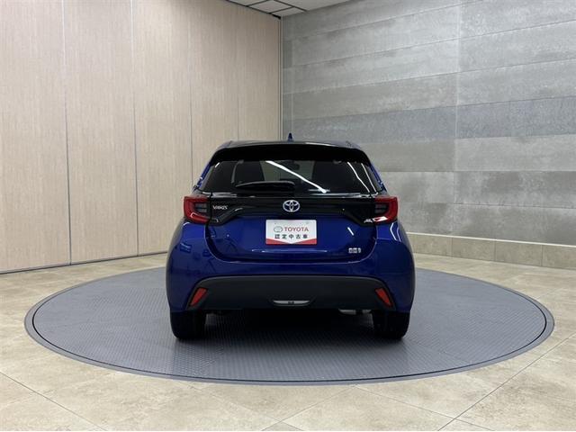 ヤリス ハイブリッドＺ　シートヒーター　全周囲モニター　ＥＴＣ２．０　ディスプレイオーディオ　ナビ　Ｂｌｕｅｔｏｏｔｈ　衝突被害軽減ブレーキ　ペダル踏み間違い急発進抑制装置　車線逸脱警報装置　オートハイビーム　ワンオーナー（28枚目）