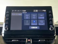 ディスプレイオーディオを装備。スマホと車をつなぐことで、これまでのナビに加えていろんなサービスが楽しめます。 4