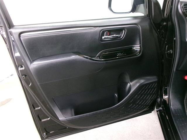 エスクァイア Gi フルセグ メモリーナビ DVD再生 ミュージックプレイヤー接続可 後席モニター バックカメラ 衝突被害軽減システム ETC 両側電動スライド LEDヘッドランプ 乗車定員8人 3列シート 記録簿(9枚目)