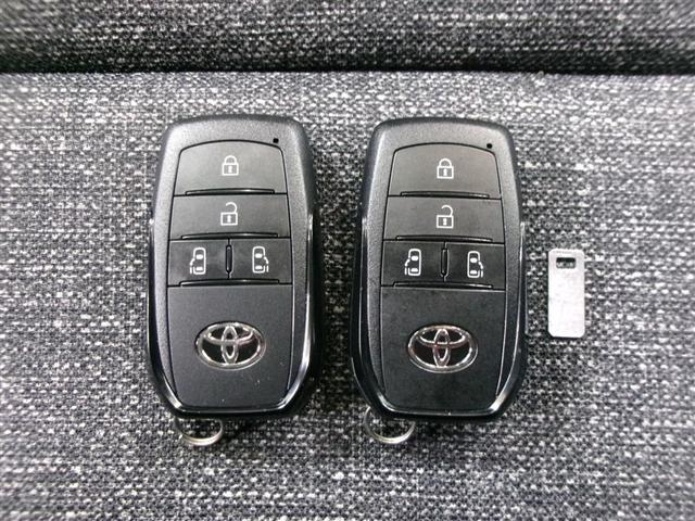 シエンタ ハイブリッドＺ　フルセグ　メモリーナビ　ミュージックプレイヤー接続可　バックカメラ　衝突被害軽減システム　ＥＴＣ　ドラレコ　両側電動スライド　ＬＥＤヘッドランプ　ウオークスルー　乗車定員７人　３列シート（32枚目）