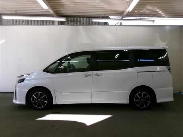 ヴォクシー ＺＳ　煌ＩＩＩ　フルセグ　メモリーナビ　ＤＶＤ再生　ミュージックプレイヤー接続可　バックカメラ　衝突被害軽減システム　ＥＴＣ　ドラレコ　両側電動スライド　ＬＥＤヘッドランプ　ウオークスルー　乗車定員７人　３列シート（2枚目）