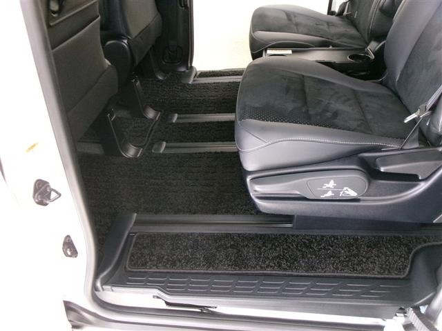 ヴォクシー ＺＳ　煌ＩＩＩ　フルセグ　メモリーナビ　ＤＶＤ再生　ミュージックプレイヤー接続可　バックカメラ　衝突被害軽減システム　ＥＴＣ　ドラレコ　両側電動スライド　ＬＥＤヘッドランプ　ウオークスルー　乗車定員７人　３列シート（11枚目）