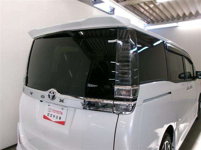 ヴォクシー ＺＳ　煌ＩＩＩ　フルセグ　メモリーナビ　ＤＶＤ再生　ミュージックプレイヤー接続可　バックカメラ　衝突被害軽減システム　ＥＴＣ　ドラレコ　両側電動スライド　ＬＥＤヘッドランプ　ウオークスルー　乗車定員７人　３列シート（28枚目）