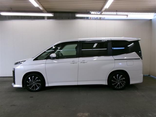 ヴォクシー ハイブリッドＳ－Ｚ　フルセグ　メモリーナビ　ＤＶＤ再生　ミュージックプレイヤー接続可　後席モニター　バックカメラ　衝突被害軽減システム　ＥＴＣ　ドラレコ　両側電動スライド　ＬＥＤヘッドランプ　乗車定員７人　３列シート（2枚目）