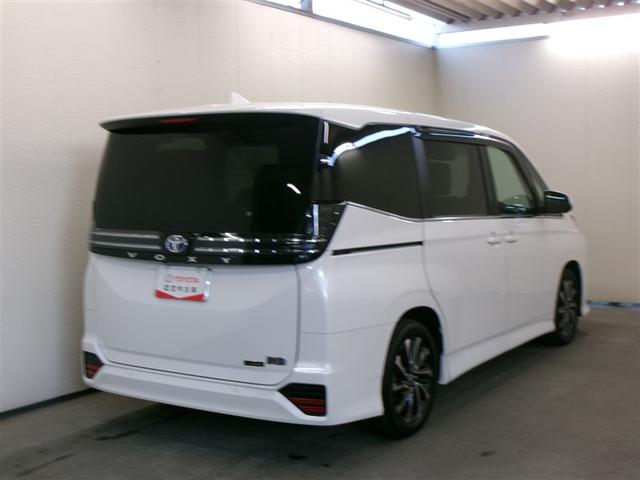 ヴォクシー ハイブリッドＳ－Ｚ　フルセグ　メモリーナビ　ＤＶＤ再生　ミュージックプレイヤー接続可　後席モニター　バックカメラ　衝突被害軽減システム　ＥＴＣ　ドラレコ　両側電動スライド　ＬＥＤヘッドランプ　乗車定員７人　３列シート（3枚目）