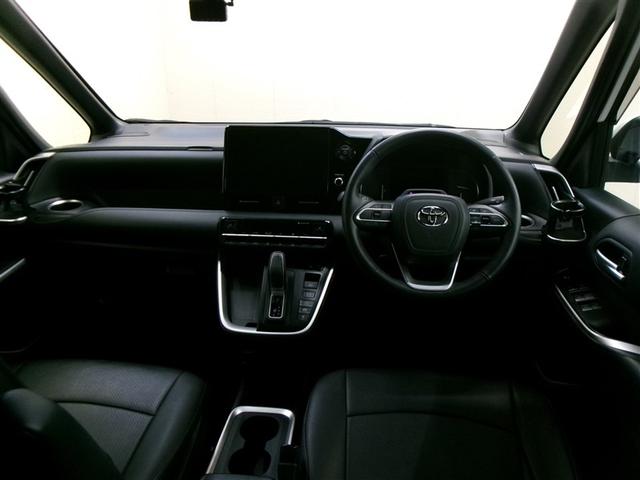 ヴォクシー ハイブリッドＳ－Ｚ　フルセグ　メモリーナビ　ＤＶＤ再生　ミュージックプレイヤー接続可　後席モニター　バックカメラ　衝突被害軽減システム　ＥＴＣ　ドラレコ　両側電動スライド　ＬＥＤヘッドランプ　乗車定員７人　３列シート（4枚目）