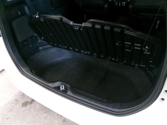 ヴォクシー ハイブリッドＳ－Ｚ　フルセグ　メモリーナビ　ＤＶＤ再生　ミュージックプレイヤー接続可　後席モニター　バックカメラ　衝突被害軽減システム　ＥＴＣ　ドラレコ　両側電動スライド　ＬＥＤヘッドランプ　乗車定員７人　３列シート（30枚目）