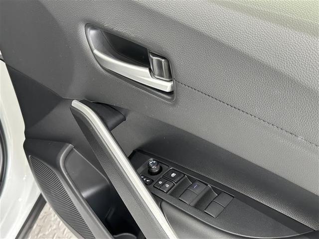 カローラクロス ハイブリッド　Ｚ　衝突軽減Ｂ　記録簿有　フルセグテレビ　スマキ－　ワンオーナ　半レザー　Ｂモニター　アクティブクルーズコントロール　メモリナビ　イモビ　ＬＥＤ　ＡＣ　運転席Ｐシート　メディアプレイヤー接続　キーレス（7枚目）