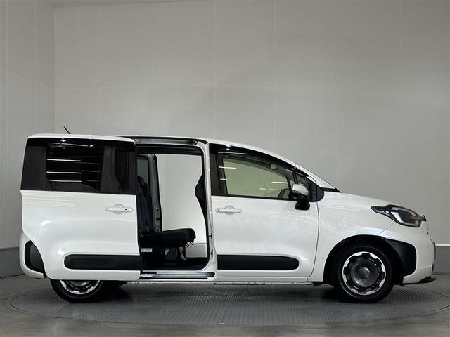 シエンタ ハイブリッドＺ　カーテンエアバック　地デジフルセグ　アクティブクルーズコントロール　ＡＣ１００Ｖ給電機能　盗難防止システム　横滑り防止機能　ＥＴＣ装備　ＴＶ・ナビ　ＬＥＤライト　キーフリー　パワーステアリング　ＡＢＳ（4枚目）