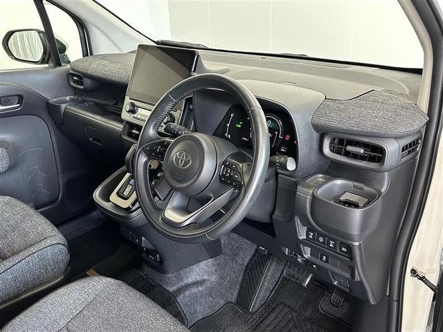 シエンタ ハイブリッドＺ　カーテンエアバック　地デジフルセグ　アクティブクルーズコントロール　ＡＣ１００Ｖ給電機能　盗難防止システム　横滑り防止機能　ＥＴＣ装備　ＴＶ・ナビ　ＬＥＤライト　キーフリー　パワーステアリング　ＡＢＳ（9枚目）