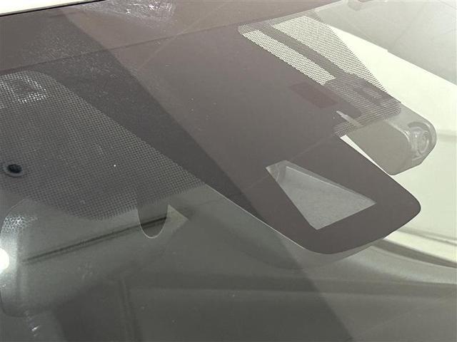 プリウス Sセーフティプラス 衝突回避システム Bモニター 定期点検記録簿 LEDライト クルコン ETC装備 スマートKEY ナビTV イモビライザー 横滑り防止機能 PW カーテンエアバッグ キーレスエントリー オ-トエアコン(3枚目)