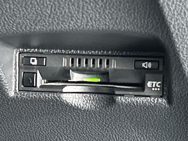 プリウス Sセーフティプラス 衝突回避システム Bモニター 定期点検記録簿 LEDライト クルコン ETC装備 スマートKEY ナビTV イモビライザー 横滑り防止機能 PW カーテンエアバッグ キーレスエントリー オ-トエアコン(23枚目)