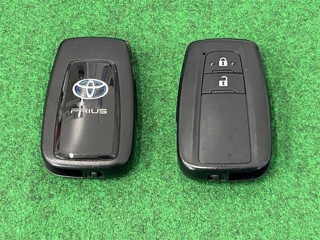 プリウス Sセーフティプラス 衝突回避システム Bモニター 定期点検記録簿 LEDライト クルコン ETC装備 スマートKEY ナビTV イモビライザー 横滑り防止機能 PW カーテンエアバッグ キーレスエントリー オ-トエアコン(39枚目)