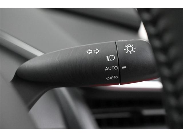 プリウス Z リアカメラ パノラマサンルーフ プリクラッシュ 試乗車 PWシート 1オーナ メモリナビ AC100V電源 LEDランプ ナビ・TV オートクルーズ アルミホイール AC 運転席エアバッグ ETC付(21枚目)
