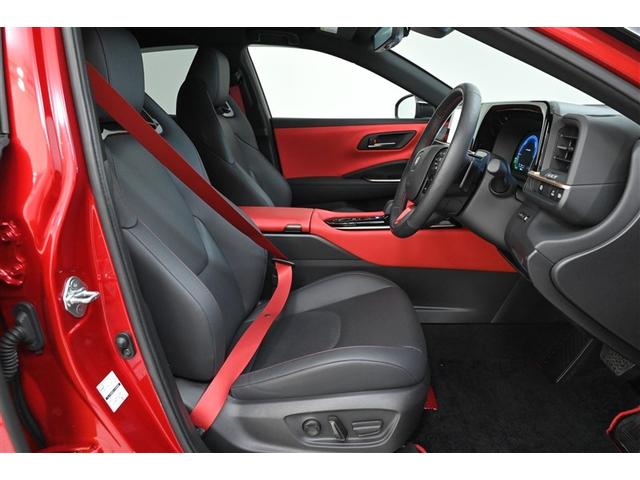 クラウンスポーツ ＲＳ　記録簿　黒革シート　メモリーナビ　ナビＴＶ　地デジ　バックカメラ　ＥＴＣ　４ＷＤ　ミュージックプレイヤー接続可　パワーシート　クルーズコントロール　盗難防止装置　横滑り防止機能　キーレス　スマートキー（12枚目）