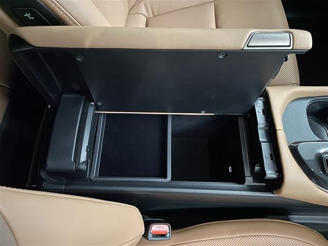 クラウンスポーツ Ｚ　ＡＷＤ　フルセグテレビ　１オーナー　ＥＴＣ車載器　ＴＶナビ　クルコン　横滑り防止装置　エアバッグ　本革　ＡＣ１００Ｖ　ミュージックプレイヤー接続可　メモリナビ　キーレス　盗難防止装置　ＡＢＳ　記録簿（33枚目）