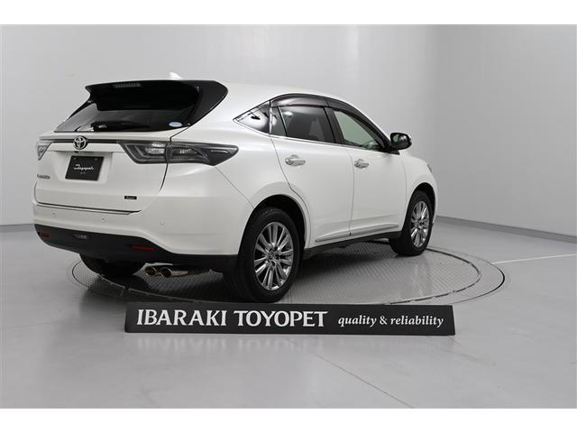 ハリアー プレミアム　アドバンスドパッケージ　プリクラッシュ　地デジＴＶ　アクティブクルーズコントロール　横滑り防止機能　運転席パワーシート　ミュージックプレイヤー接続可　ＬＥＤライト　ＤＶＤ再生　ＡＷ　メモリーナビ　４ＷＤ　アイドリングストップ（3枚目）