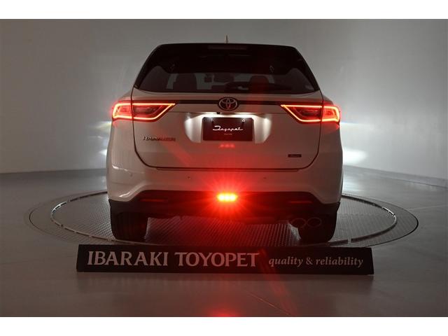 ハリアー プレミアム　アドバンスドパッケージ　プリクラッシュ　地デジＴＶ　アクティブクルーズコントロール　横滑り防止機能　運転席パワーシート　ミュージックプレイヤー接続可　ＬＥＤライト　ＤＶＤ再生　ＡＷ　メモリーナビ　４ＷＤ　アイドリングストップ（5枚目）