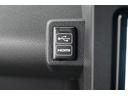 USBソケット&HDMIソケット (助手席インパネ1口) 装備