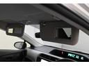 運転席/助手席 バニティミラー付サンバイザー 装備。 身だしなみのチェックに便利です。