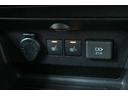 ■アクセサリーソケット、■シートヒータースイッチ(運転席/助手席)、■充電用USB端子 ※センターオープントレイに装備