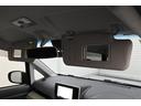 運転席/助手席 バニティミラー付サンバイザー 装備。 身だしなみのチェックに便利です。