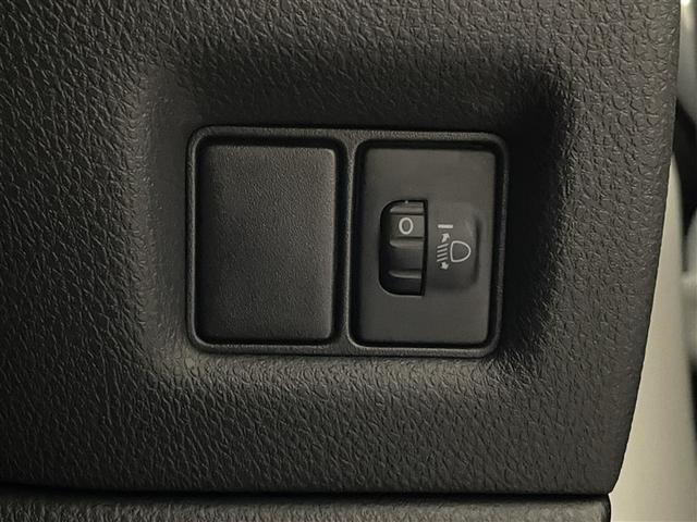 C-HR S スマートキー&プッシュスタート 整備記録簿 衝突軽減B フルセグTV Bカメラ DVD再生 盗難防止装置 キーレス LEDライト クルコン オートエアコン 横滑り防止機能 ETC ドライブレコーダー(26枚目)