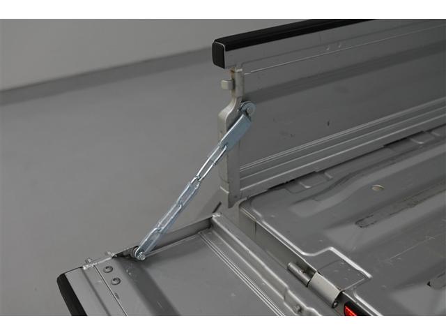 キャリイトラック KCスペシャル デュアルカメラサポート 記録簿付 AC ETC付き PS パワーウィンド エアバック フルセグTV 横滑り防止装置 ナビTV キーレス ABS アルミホイル ミュージックプレイヤー接続可(17枚目)