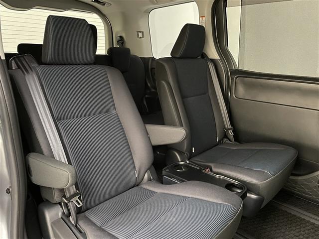 ノア ハイブリッドＸ　ＴＳＳ　両側電動ドア　Ｂカメラ　横滑り防止　エアバック　オートエアコン　リアクーラー　パワーウィンドウ　メモリ－ナビ　ＡＷ　ＬＥＤヘッド　クルコン　キーフリー　ウォークスルー　Ｄレコ　ＡＵＸ　パワステ（16枚目）