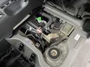 エンジンです。（助手席　シートクッションを上げて撮影）